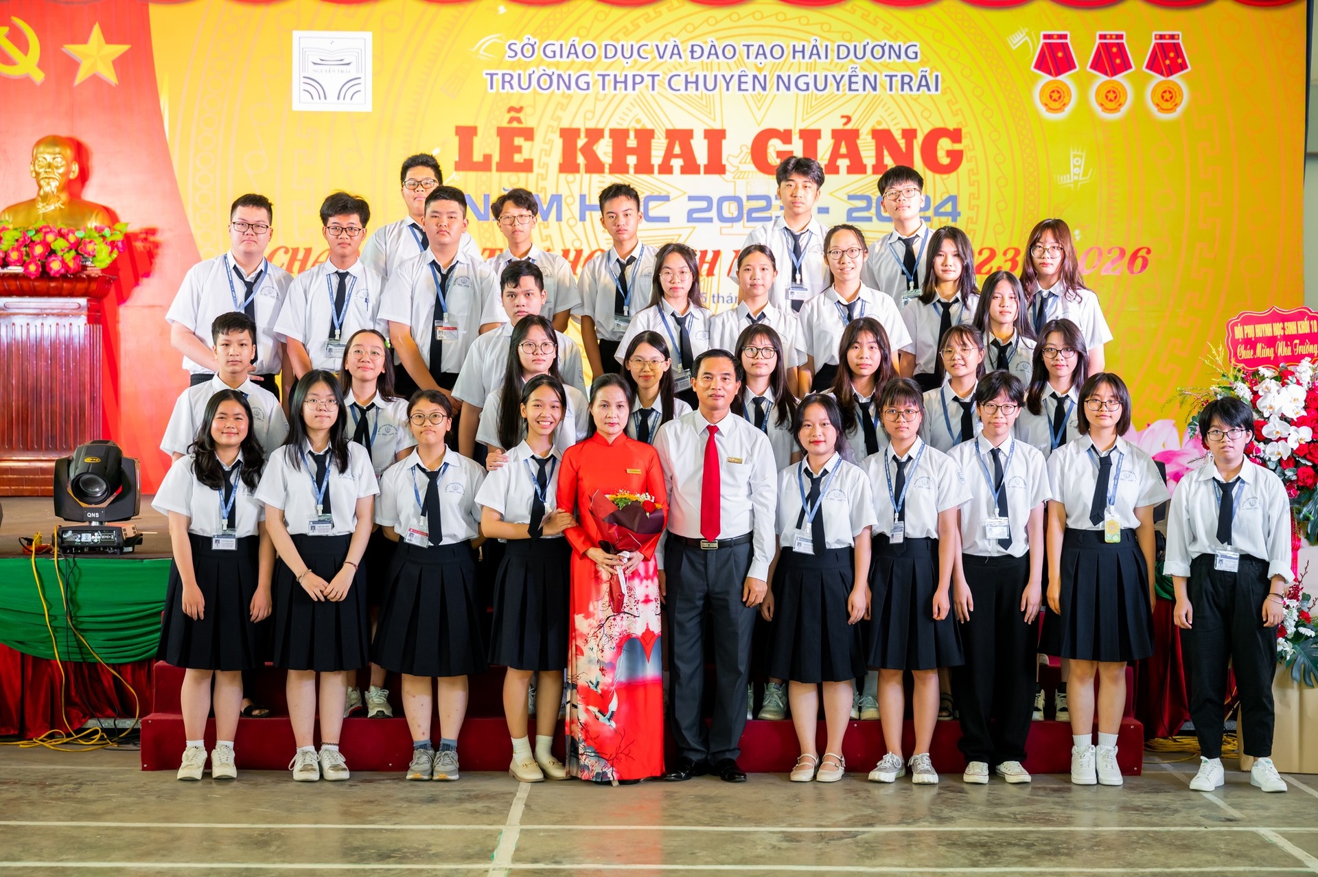Nhấn để phóng to
